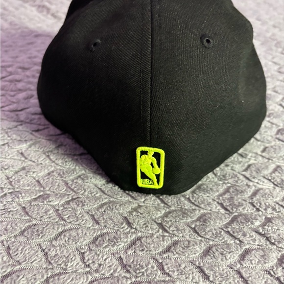 New Era Black Cap with Neon Yellow Brooklyn Logo 7 and 1/2 size - Picture 3 of 4